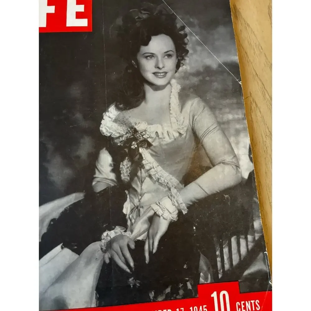 Vintage 40s LIFE Magazine Dec 17 1945 Paulette Goddard Kitty WWII Era Xmas Ads